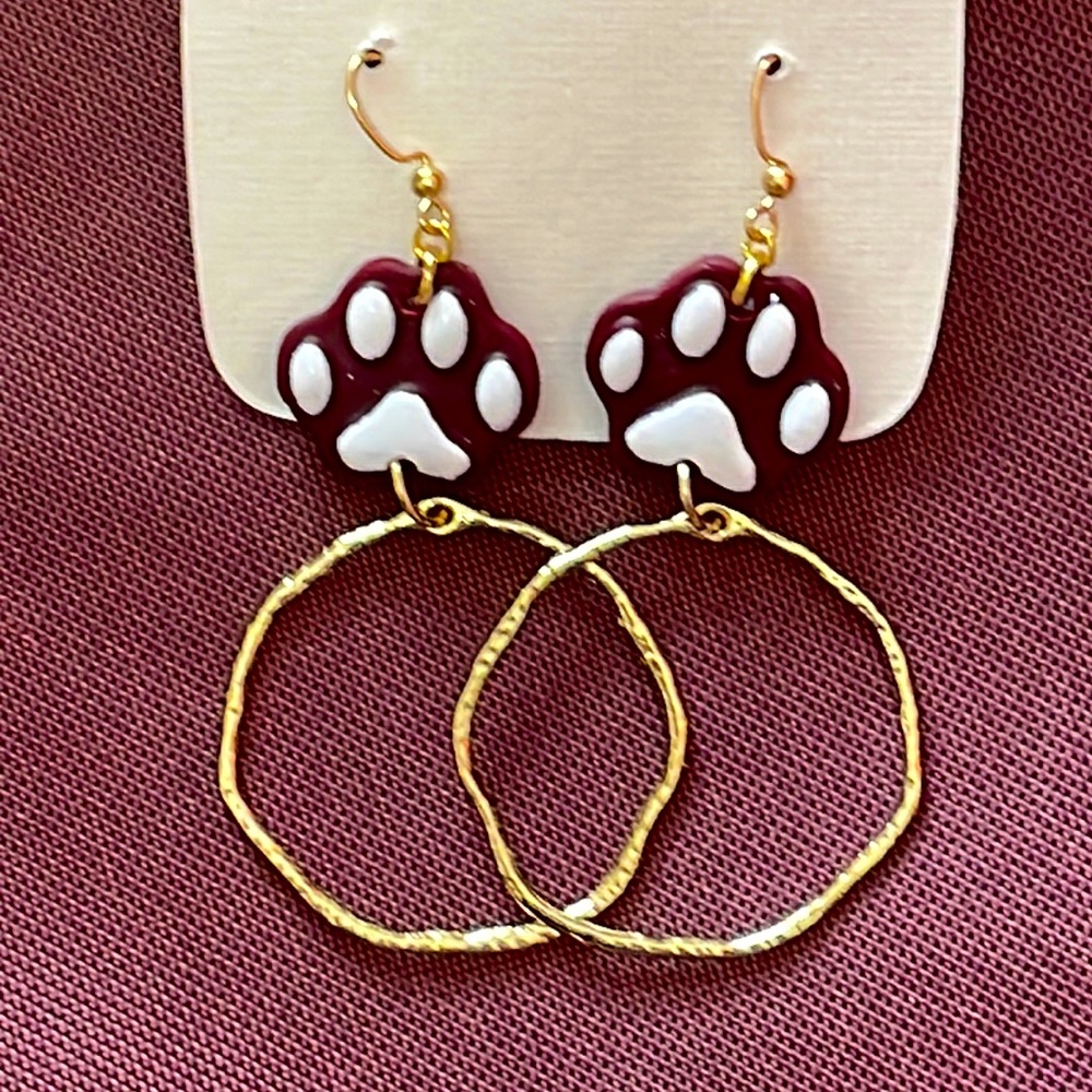 🎉♥️ Caroline Mississippi State MSU Paw Print Game Day Dangle Earrings